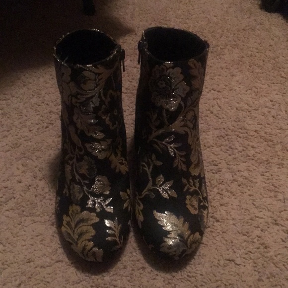 Loreida Gold Metallic Floral Block Heel Bootie - Picture 5 of 5